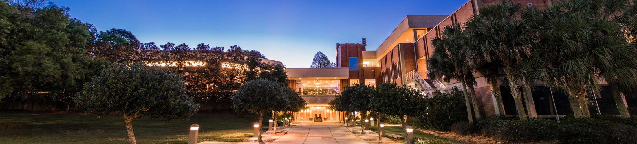 米切尔夜间商学院——被视为阿拉巴马州顶尖的商学院之一.