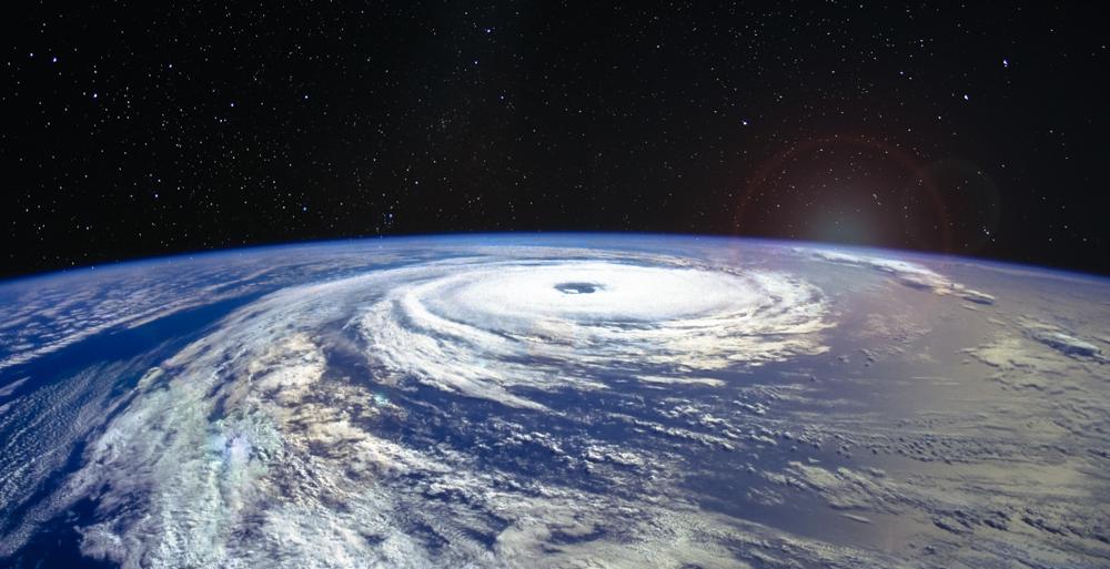 2018年的飓风季最令人难忘的是飓风“迈克尔”和“佛罗伦萨”, 后者的图片是由美国宇航局提供的. 大西洋飓风季平均产生12个命名风暴, 六个飓风和三个主要飓风. 